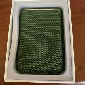 Green Textured MagSafe wallet for iPhone
